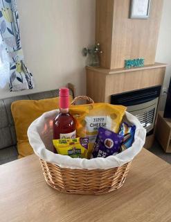 LottieLou’s Hot Tub breaks at Tattershall Lakes - Lincoln - 8