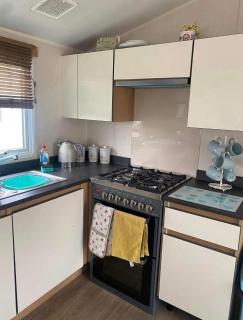 LottieLou’s Hot Tub breaks at Tattershall Lakes - Lincoln - 5