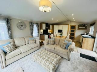 Country Cabin with Hot Tub - York - 3