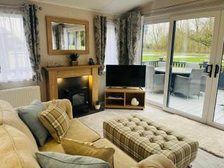 Country Cabin with Hot Tub - York - 4