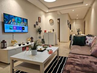 Luxury Living 3 Bedroom Apartment with Garden Terrace and Private Balcony - Casablanca - 3