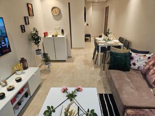 Luxury Living 3 Bedroom Apartment with Garden Terrace and Private Balcony - Casablanca - 1