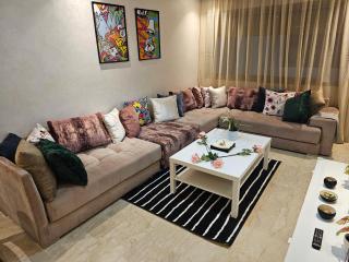 Luxury Living 3 Bedroom Apartment with Garden Terrace and Private Balcony - 2