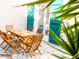 Villa 4 pièces lumineuse avec terrasse, garage, 6 couchages, proche plage et commerces, Narbonne-Plage - FR-1-409-19 - Narbona - 0