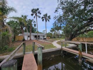 Stingray - Intimate Quaint on Imperial River 1.4 mi. 2 Beach - 0