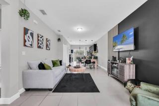 Uniquely Chic home near Disney! - Kissimmee - 4