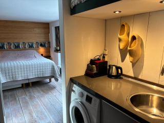 Luxury studio on Robs houseboat special for couples - Amsterdam - 8