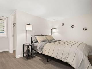 Elegant Richmond Gem nestled up to Hawthorne Blvd. - Portland - 5