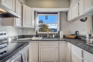 Breathtaking views from a clifftop cabin retreat! - 5