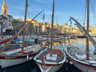 T2 tout confort et moderne, climatisé avec balcon et parking, à 10 min du port et de la plage - Sanary-sur-Mer - 4