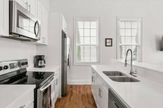 Timeless Elegance Historic NOLA Haven 2BD - New Orleans - 1