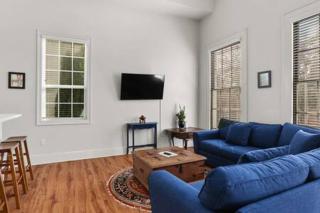Timeless Elegance Historic NOLA Haven 2BD - New Orleans - 2
