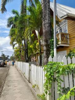 Charming Yellow Houses Loft-style apartment - Bocas Town - 1