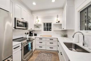 Mari-Lee By The Sea Watercolor 3 Br - 2 Ba - 7