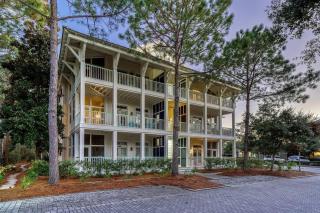 Mari-Lee By The Sea Watercolor 3 Br - 2 Ba - 1