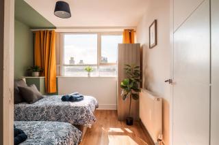 Newley Decorated Central Maidstone Flat, Sleeps 4 - 9