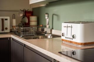 Newley Decorated Central Maidstone Flat, Sleeps 4 - Maidstone - 1