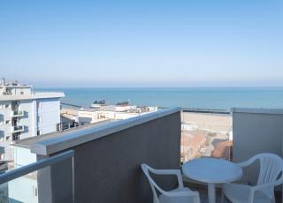 Hotel Harmony con Piscina panoramica - 3