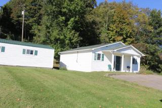 Small House, 2 queen bedrooms, 1 bath, on route 33 - 1