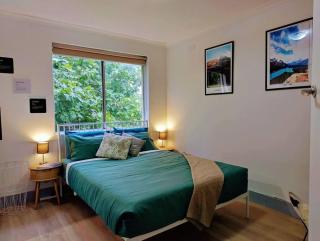 Modern comfy stylish & convenient large apartment - 1