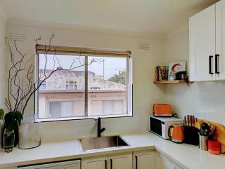 Modern comfy stylish & convenient large apartment - 5