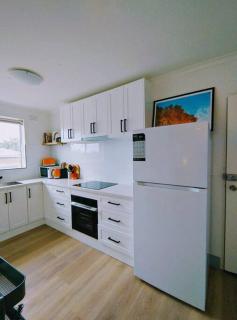 Modern comfy stylish & convenient large apartment - 8