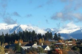Wanaka 'Mount Iron Edge' with Mountain Views - 7