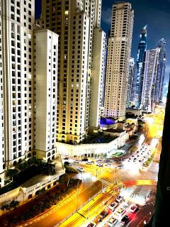 Elegant King Bed Brand NEW 1 bhk Marina Bay - Dubai - 1