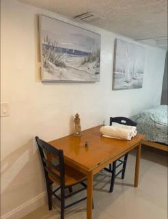 CHEERFUL PRIVATE ROOM 2 MILES AWAY FROM SUNNY ISLES BEACH - North Miami Beach - 3
