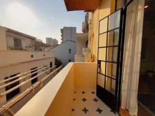 Shanghai Hills & Zinn Sunshine BnB with Balcony Near Metro Line1 Changshu rd - 3