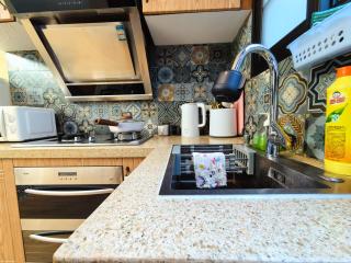 Shanghai Hills & Zinn Happy Family Bnb Near Line1&14 South Huangpi Rd Mid Huaihai Rd - 5