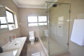3 Bed 4 Bath detached House, Pool, Inverter - Cidade Do Cabo - 8