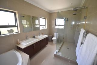 3 Bed 4 Bath detached House, Pool, Inverter - Cidade Do Cabo - 6