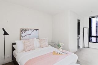 A Comfy Apt Right Next to Queen Victoria Market - 7
