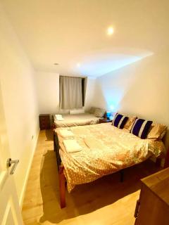 One Bedroom Apartment in Ealing Broadway London - Ealing - 0