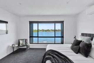 The Black Pelican on Lake Mulwala - Yarrawonga - 4