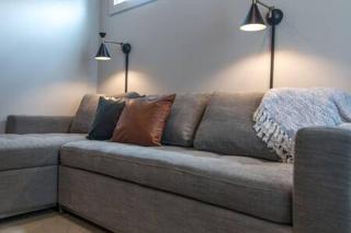 Chic East Nashville Retreat, Walk to Local Faves, Modern Interior, Workspace & Smart TVs, Full Kitchen, Garage & Fast WiFi, Near Mas Tacos, Rosepepper & Five Points, 10 Min to Broadway & Nissan Stadium, 24 Hr Hospitality - 2