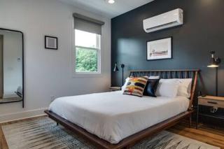 Stylish East Nash Townhouse, Walk to Favorite Eats, Cozy Den, Workspace, Smart TVs & Fast WiFi, Full Kitchen, Garage & 24 Hr Hospitality, Near Mas Tacos, Rosepepper & Five Points, 10 Min to Broadway - 9