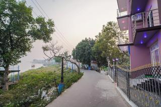 River Leaf Inn Taki !! Luxurious Rooms With River Facing Private Balconies !! - Hāsnābād - 8