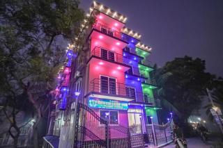 River Leaf Inn Taki !! Luxurious Rooms With River Facing Private Balconies !! - Hāsnābād - 9