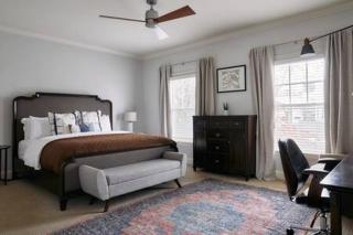 Modern Home next to Vanderbilt Campus with Parking, Screened Porch & Workspace, Walk to Hillsboro Village, Fido & Pancake Pantry, Minutes to Music Row, 12 South & Broadway, Perfect for Families, Friends & University Visits - 8