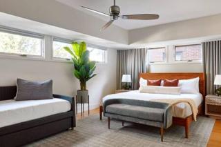 Chic 4BR with Fenced Yard, Walk to Dining, Parking, 5 Mins to Nissan Stadium, Less than 10 Mins to Broadway, Workspace, Parking, 24 Hr Hospitality, Great for Families - 7