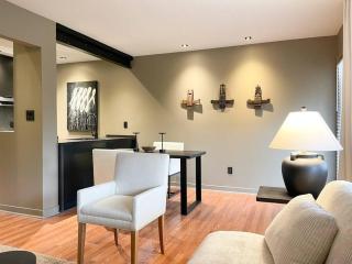 Luxury Warehouse District Condo - Durham - 6