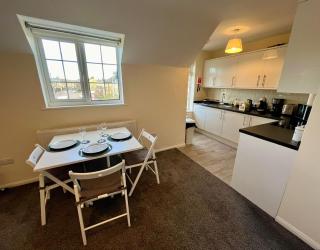 CENTRAL, newly refurb 2 bed flat with FREE PARKING - 8