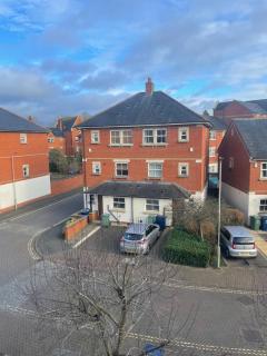 Spacious 4-bedroom townhouse in the city center with free parking - 9