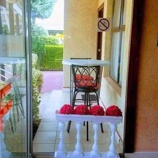 Keeme-Nao Self Catering Apartments - 9