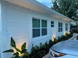 Downtown WPB studio D - w full kitchen - 2