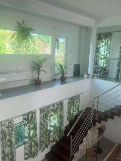 Whispering Clouds Beach House - Kings Pen - 2