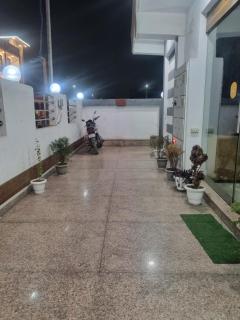 Hotel Galaxy Inn - Greater Noida - 4