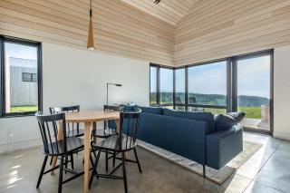 Spruce - Luxury 1 Bdrm Cottage Stunning Views & Hot Tub, Private Path to the Beach - Margaree Harbour - 2